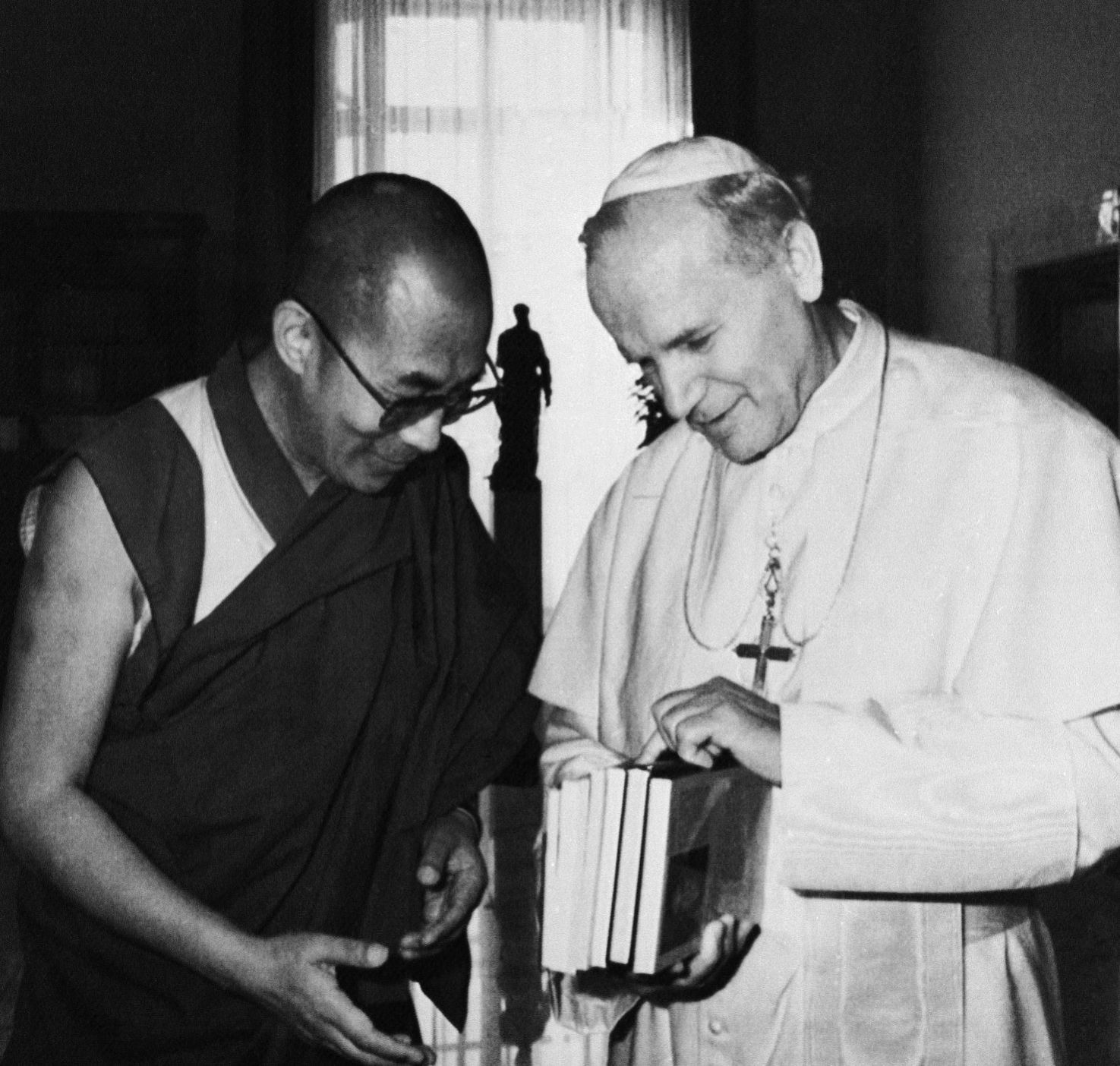 1982: Pope John Paul II and Dalai Lama